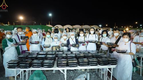 ภาพ No.74592:พิธีถวายภัตตาหารเป็นสังฆทาน แด่คณะพระธรรมยาตราฯ ในโครงการธรรมยาตรากตัญญูบูชา มหาปูชนียาจารย์ พระมงคลเทพมุนี(สด จนฺทสโร) พระผู้ปราบมาร อนุสรณ์สถาน 7 แห่ง ปีที่ 11 วันที่ 28 มกราคม พ.ศ. 2566