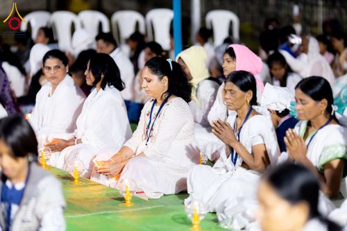 ภาพ No.283859:วันที่ 6-7 ธันวาคม พ.ศ. 2568  พิธีรับมอบหนังสือแสดงเจตจำนงถวายสิทธิครอบครองและใช้ประโยชน์วัดสันติวัน เมืองนาคปูร์  พิธีจุดโคมประทีปถวายเป็นพุทธบูชา และอุทิศบุญกุศลแด่ ดร.บี.อาร์. อัมเบดการ์  พิธีบูชาข้าวพระถ่ายทอดสดจากประเทศไทย