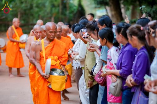 ภาพ No.285450:วันเสาร์ที่ 6 ธันวาคม พ.ศ.2568  พิธีอุปสมบทหมู่ ธรรมทายาท รุ่นบูชาธรรมมหาปูชนียาจารย์ ประจำปี 2568  ณ วัดเกาะแก้วประชานุรักษ์ ต.ชัยนาม อ.วังทอง จ.พิษณุโลก