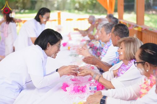 ภาพ No.321676:วันอาทิตย์ที่ 12 เมษายน พ.ศ.2569 กิจกรรมงานบุญวันสงกรานต์ (ตักบาตร ขอขมาพ่อแม่ สรงน้ำพระ รดน้ำขอพร) ณ วัดพระธรรมกายจอร์เจีย ประเทศสหรัฐอเมริกา