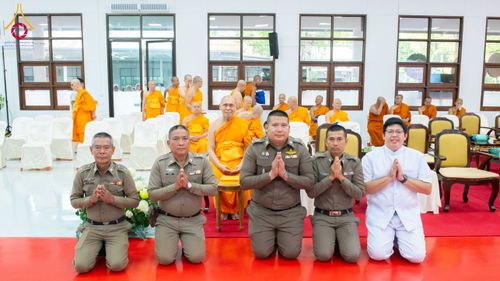 ภาพ No.314405:วันพฤหัสบดีที่ 19 มีนาคม พ.ศ. 2569 พิธีบำเพ็ญกุศล คุณพ่อณรงค์ จินตมากุล โยมบิดา พระครูปลัดรัตนวีรวัฒน์ (รังสฤษดิ์ อิทฺธิจินตโก) ที่ปรึกษาเจ้าคณะจังหวัดปทุมธานี เจ้าอาวาสวัดพระธรรมกาย  ณ ห้องปลูกศรัทธา 2 วัดพระธรรมกาย ปทุมธานี