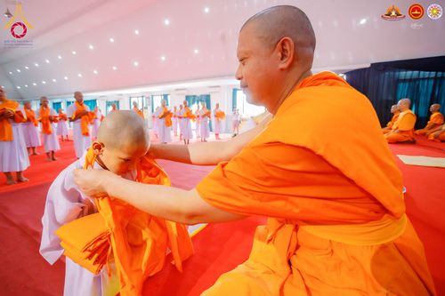 ภาพ No.283669:วันเสาร์ที่ 20 ธันวาคม  2568 พิธีบรรพชาสามเณร ณ ประเทศอินโดนีเซีย