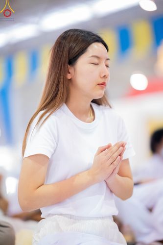 ภาพ No.105504:พิธีปฏิบัติธรรมและพิธีบูชาข้าวพระ ในวันจันทร์ที่ 1 มกราคม พ.ศ. 2567 ณ สภาธรรมกายสากล วัดพระธรรมกาย