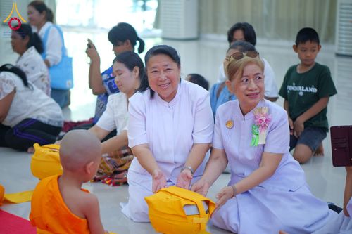 ภาพ No.319909:วันเสาร์ที่ 4 เมษายน พ.ศ.2569 พิธีตัดปอยผมและปลงผม พิธีขอขมาผู้ปกครองและมอบผ้าไตร พิธีบรรพชาและถวายบาตร ณ ศูนย์ปฏิบัติธรรมและศูนย์อบรมเยาวชนเพชรบุรี  ต.ท่าแลง อ.ท่ายาง จ.เพชรบุรี