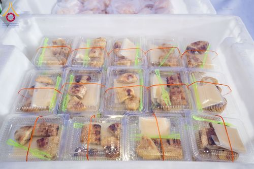 ภาพ No.288335:วันที่ 5 มกราคม พ.ศ. 2569 พิธีถวายภัตตาหารเป็นสังฆทาน แด่พระธรรมยาตรา ในโครงการธรรมยาตรา กตัญญูบูชา มหาปูชนียาจารย์ พระมงคลเทพมุนี(สด จนฺทสโร) พระผู้ปราบมาร อนุสรณ์สถาน 7 แห่ง ปีที่ 14 ณ อนุสรณ์สถานมหาวิหารพระมงคลเทพมุนี (โลตัสแลนด์) อ.สองพี่น้อง จ.สุพรร