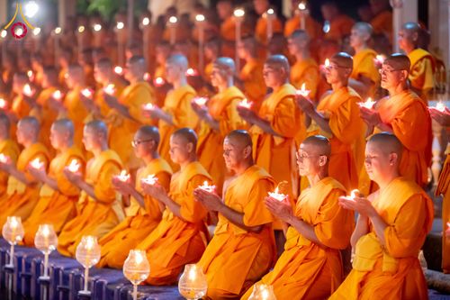 ภาพ No.297453:วันที่ 16 มกราคม พ.ศ. 2569 พิธีลอยประทีปธรรมถวายเป็นพุทธบูชา และบูชาธรรมมหาปูชนียาจารย์  ณ วัดโบสถ์บน ต.บางคูเวียง จ.นนทบุรี อนุสรณ์สถานลำดับที่ 4 สถานที่เกิดด้วยกายธรรม ในโครงการธรรมยาตรา กตัญญูบูชา มหาปูชนียาจารย์ พระมงคลเทพมุนี(สด จนฺทสโร) พระผู้ปราบม