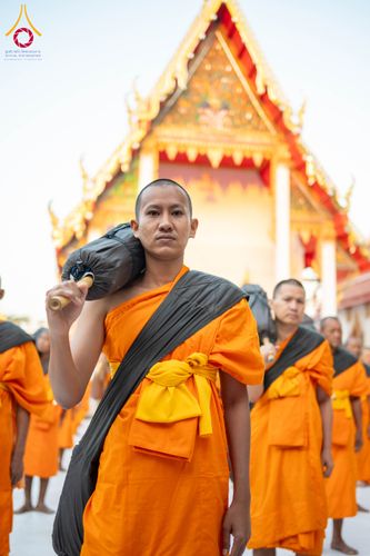 ภาพ No.294640:วันอาทิตย์ที่ 14 ธันวาคม พ.ศ.2568 พระธรรมยาตราปฏิบัติธรรมและถ่ายภาพหมู่ประวัติศาสตร์ ณ วัดสองพี่น้อง ต.ต้นตาล อ.สองพี่น้อง จ.สุพรรณบุรี ในโครงการธรรมยาตรา กตัญญูบูชา มหาปูชนียาจารย์ พระมงคลเทพมุนี(สด จนฺทสโร) พระผู้ปราบมาร อนุสรณ์สถาน 7 แห่ง ปีที่ 14