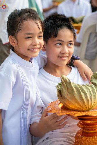 ภาพ No.78434:พิธีตัดปอยผม โครงการหน่อแก้วเปรียญธรรมรุ่นที่ 11  วันที่ 26 มีนาคม พ.ศ.2566  ณ หมู่กุฏิสามเณร อาคารค่ายจองแชมป์ วัดพระธรรมกาย