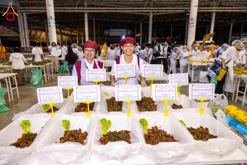 ภาพ No.305222:วันที่ 29 มกราคม พ.ศ. 2569 พิธีถวายภัตตาหารเป็นสังฆทาน แด่พระธรรมยาตรา ณ วัดพระธรรมกาย  จังหวัดปทุมธานี ในโครงการธรรมยาตรา กตัญญูบูชา มหาปูชนียาจารย์ พระมงคลเทพมุนี(สด จนฺทสโร) พระผู้ปราบมาร อนุสรณ์สถาน 7 แห่ง ปีที่ 14