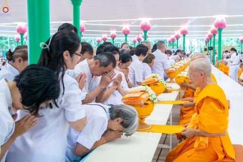 ภาพ No.330832:วันวิสาขบูชา อาทิตย์ที่ 31 พฤษภาคม พ.ศ.2569 พิธีบรรพชาสามเณรอุบาสก 11 ท่าน , พิธีถวายบาตรผ้าไตร และจตุปัจจัยไทยธรรม แด่สามเณร , พิธีอุปสมบทอุทิศชีวิต , พิธีกล่าวคำกัปปิยภัณฑ์  ณ อุโบสถพระไตรปิฎก วัดพระธรรมกาย จังหวัดปทุมธานี