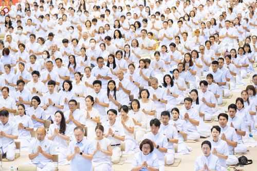 ภาพ No.328101:วันอาทิตย์ต้นเดือนที่ 3 พฤษภาคม พ.ศ.2569 พิธีบูชาข้าวพระ ณ วัดพระธรรมกาย