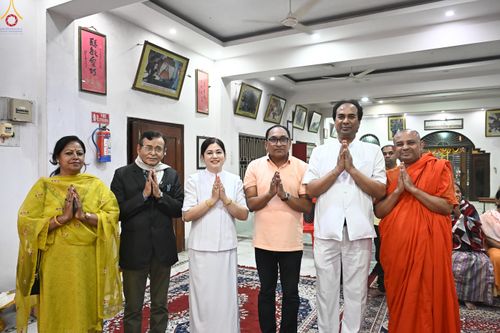 ภาพ No.278928:วันที่ 4 พฤศจิกายน 2568 กฐินสมทบวัดต่างประเทศ โดยคณะศิษยานุศิษย์ บูชาธรรม 81 ปี หลวงพ่อธัมมชโย ณ วัดพุทธบังคลาเทศ พุทธคยา ประเทศอินเดีย