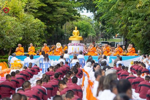 ภาพ No.351503:วันที่ 22 กันยายน พ.ศ. 2569  พิธีตักบาตรสามเณรธรรมทายาท โครงการบรรพชาพัฒนาคุณธรรม จริยธรรม  สำหรับนักเรียนนายสิบตำรวจ (นสต.) รุ่นที่ 16 ศูนย์ฝึกอบรมตำรวจภูธรภาค 1  ณ วัดพระพุทธบาทราชวรมหาวิหาร