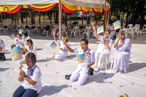 ภาพ No.285818:วันพุธที่ 10 ธันวาคม พ.ศ.2568  พิธีตอกเสาเข็มมงคลต้นสุดท้าย รองรับองค์พระเจดีย์เพื่อสร้างสันติภาพโลก ณ ศูนย์ปฏิบัติธรรมและศูนย์อบรมเยาวชน ชัยนาท
