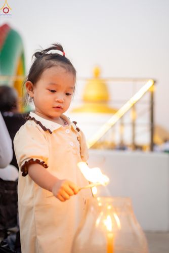 ภาพ No.302201:วันที่ 23 มกราคม พ.ศ. 2569 พิธีจุดประทีปธรรมถวายเป็นพุทธบูชา (ภาพชุดที่ 2) และบูชาธรรมมหาปูชนียาจารย์  ณ อนุสรณ์สถานลำดับที่ 5 สถานที่เผยแผ่วิชชาธรรมกายครั้งแรก อนุสรณ์สถานบางปลา วัดบางปลา อำเภอบางเลน จังหวัดนครปฐม ในโครงการธรรมยาตรา กตัญญูบูชา มหาปูชนีย