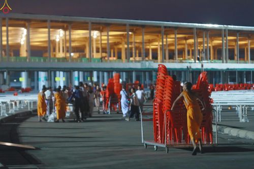 ภาพ No.322055:วันที่ 12 -13 เมษายน พ.ศ.2569 การเตรียมกล่องไทยธรรม + การขนย้ายเก้าอี้ เพื่องานถวายมหาสังฆทาน 40,000 กว่าวัดทั่วประเทศ วันคุ้มครองโลก 22 เมษายน พ.ศ.2569 วัดพระธรรมกาย