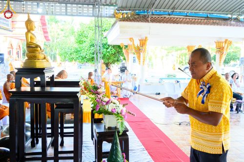 ภาพ No.78323:พิธีถวายสังฆทานแด่คณะสงฆ์ ๓๒๓ วัด พิธีมอบกองทุนหนุนแรงใจช่วยครูใต้และพิธีทำบุญอุทิศส่วนกุศลแด่ผู้วายชนม์ในเหตุการณ์ความไม่สงบ ๔ จังหวัดชายแดนภาคใต้  (ปัตตานี ยะลา นราธิวาส สงขลา) ปีที่ ๑๙ ครั้งที่ ๑๖๑ พิธีมอบกองทุนหนุนแรงใจช่วยครูใต้ (ปีที่ ๑๖ ครั้งที่ ๑