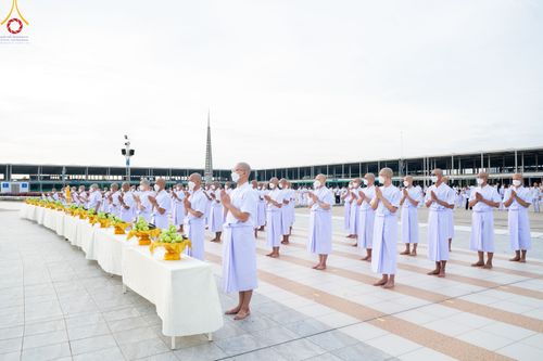 ภาพ No.84096:พิธีเวียนประทักษิณ พิธีวันทาเจดีย์ พิธีขอขมา และมอบผ้าไตร  ในโครงการบรรพชาอุปสมบทหมู่ธรรมทายาทรุ่นเข้าพรรษา และโครงการบรรพชาสามเณรโรงเรียนนานาชาติ รุ่นที่12 ในวันเสาร์ที่ 22 กรกฎาคม พ.ศ. 2566