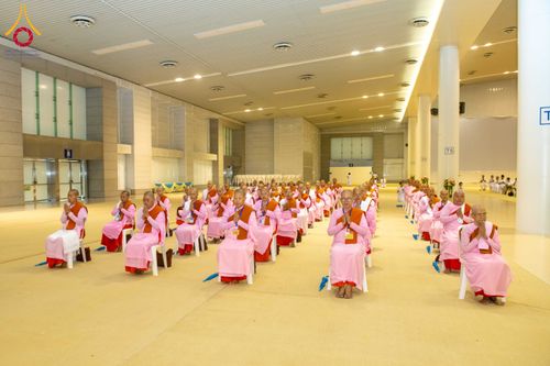 ภาพ No.325630:วันที่ 26 เมษายน พ.ศ.2569 กิจกรรมงานบุญวันอาทิตย์ สาธุชนปฏิบัติธรรมร่วมกัน ณ ห้องแก้วสารพัด 1 วัดพระธรรมกาย ปทุมธานี