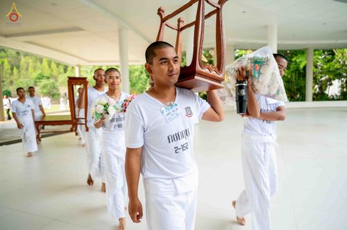 ภาพ No.341045:วันที่ 26 กรกฎาคม พ.ศ. 2569 โครงการพัฒนาคุณธรรม จริยธรรม สำหรับนักเรียนนายสิบตำรวจ (นสต.) รุ่นที่ 17 ศูนย์ฝึกอบรมตำรวจภูธรภาค 1 ได้จัดกิจกรรม ตักบาตรเพื่อน้อมอุทิศถวายเพื่อเป็นพระราชกุศลฯ  และปฏิบัติธรรม ติวธรรมมะ ณ ศูนย์ปฏิบัติธรรมเวิล์ดพีช วัลเล่ย์ (Wo