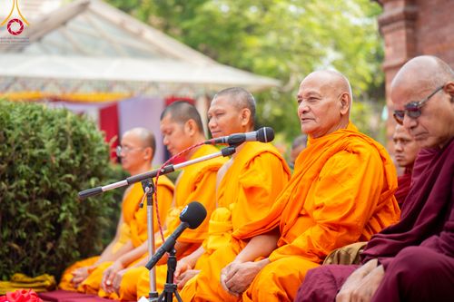 ภาพ No.313444:วันพฤหัสบดีที่ 12 มีนาคม พ.ศ. 2569 พิธีมอบบาตรและผ้าไตรในโครงการบรรพชาสามเณร 500 รูป  ณ นาคบาฮาล (Nagbahal) ประเทศเนปาล