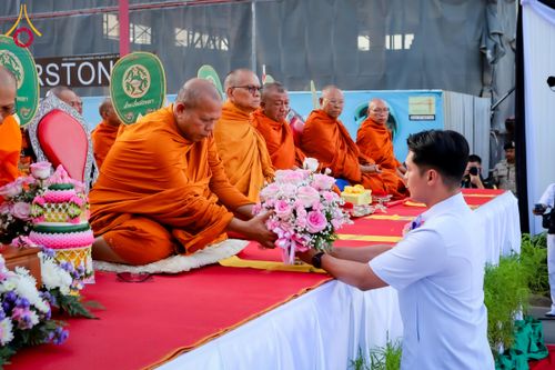 ภาพ No.313887:วันอาทิตย์ที่ 14 มีนาคม พ.ศ. 2569 ทำบุญเมืองหาดใหญ่ตักบาตรพระ 1,109 รูป เติมบุญใหญ่ หลังวิกฤตมหาอุทกภัย ณ ซุ้มประตูไชน่าทาวน์ ถนนศุภสารรังสรรค์ อ.หาดใหญ่ จ.สงขลา