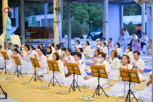 ภาพ No.292577:วันที่ 12 มกราคม พ.ศ. 2569 พิธีถวายภัตตาหารเป็นสังฆทาน แด่พระธรรมยาตรา ณ อนุสรณ์สถานมหาวิหารพระมงคลเทพมุนี (โลตัสแลนด์) อ.สองพี่น้อง จ.สุพรรณบุรี ในโครงการธรรมยาตรา กตัญญูบูชา มหาปูชนียาจารย์ พระมงคลเทพมุนี(สด จนฺทสโร) พระผู้ปราบมาร อนุสรณ์สถาน 7 แห่ง ปี