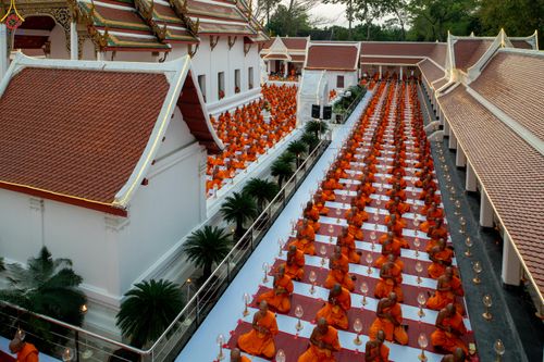 ภาพ No.297099:วันที่ 17 มกราคม พ.ศ. 2569 พิธีจุดประทีปถวายเป็นพุทธบูชา และบูชาธรรมมหาปูชนียาจารย์ (ภาพชุดที่ 2) ณ วัดโบสถ์บน ต.บางคูเวียง จ.นนทบุรี อนุสรณ์สถานลำดับที่ 4 สถานที่เกิดด้วยกายธรรม ในโครงการธรรมยาตรา กตัญญูบูชา มหาปูชนียาจารย์ พระมงคลเทพมุนี(สด จนฺทสโร) พร