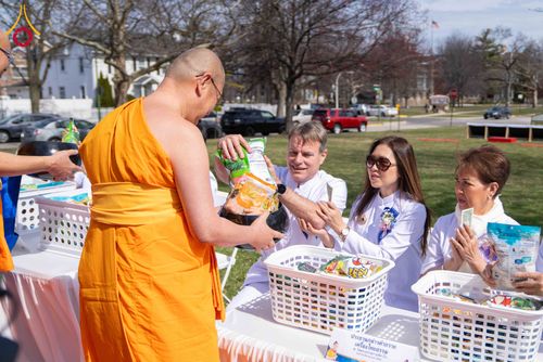 ภาพ No.319031:วันที่ 29 มีนาคม พ.ศ.2569 พิธีทอดผ้าป่าวัดพระธรรมกาย 20 ศูนย์สาขา และการประชุมภาคพื้นอเมริกา ไตรมาสที่ 1/2569 วัดพระธรรมกายชิคาโก ประเทศสหรัฐอเมริกา