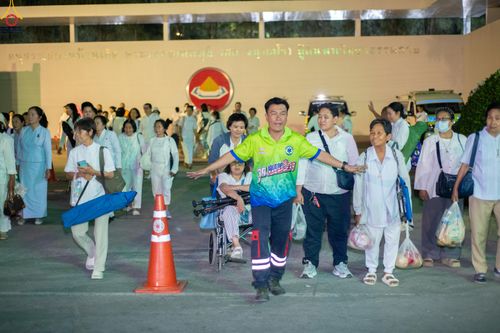 ภาพ No.301578:ภาพเบื้องหลังอาสาสมัครรวมใจ ชุดที่ 4 ในโครงการธรรมยาตรา กตัญญูบูชา มหาปูชนียาจารย์ พระมงคลเทพมุนี(สด จนฺทสโร) พระผู้ปราบมาร อนุสรณ์สถาน 7 แห่ง ปีที่ 14