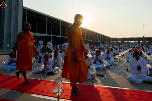 ภาพ No.307390:วันที่ 31 มกราคม พ.ศ. 2569 พิธีจุดประทีปธรรมถวายเป็นพุทธบูชา  และบูชาธรรมมหาปูชนียาจารย์ (ภาพชุดที่ 2) ณ วัดพระธรรมกาย ปทุมธานี ในโครงการธรรมยาตรา กตัญญูบูชา มหาปูชนียาจารย์ พระมงคลเทพมุนี(สด จนฺทสโร) พระผู้ปราบมาร อนุสรณ์สถาน 7 แห่ง ปีที่ 14