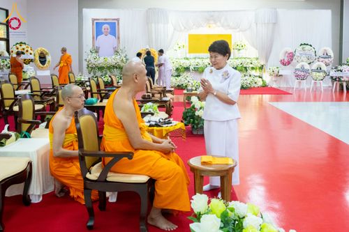 ภาพ No.314420:วันพฤหัสบดีที่ 19 มีนาคม พ.ศ. 2569 พิธีบำเพ็ญกุศล คุณพ่อณรงค์ จินตมากุล โยมบิดา พระครูปลัดรัตนวีรวัฒน์ (รังสฤษดิ์ อิทฺธิจินตโก) ที่ปรึกษาเจ้าคณะจังหวัดปทุมธานี เจ้าอาวาสวัดพระธรรมกาย  ณ ห้องปลูกศรัทธา 2 วัดพระธรรมกาย ปทุมธานี