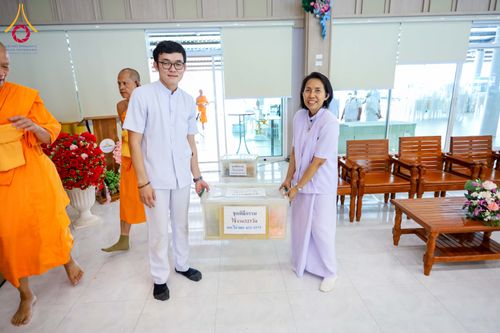 ภาพ No.313789:วันเสาร์ที่ 14 มีนาคม พ.ศ. 2569 พิธีตักบาตรแด่คณะสงฆ์ 323 วัด 4 จังหวัดชายแดนภาคใต้ พิธีถวายสังฆทานแด่คณะสงฆ์ 323 วัด ปีที่ 22 ครั้งที่ 183 พิธีมอบกองทุนหนุนแรงใจช่วยครูใต้ ปีที่ 19 ครั้งที่ 146 และพิธีทำบุญอุทิศส่วนกุศลให้ผู้วายชนม์ ณ ศูนย์ปฏิบัติธรรมภา