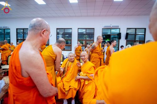 ภาพ No.314484:วันพฤหัสบดีที่ 19 มีนาคม พ.ศ. 2569 พิธีบำเพ็ญกุศล คุณพ่อณรงค์ จินตมากุล โยมบิดา พระครูปลัดรัตนวีรวัฒน์ (รังสฤษดิ์ อิทฺธิจินตโก) ที่ปรึกษาเจ้าคณะจังหวัดปทุมธานี เจ้าอาวาสวัดพระธรรมกาย  ณ ห้องปลูกศรัทธา 2 วัดพระธรรมกาย ปทุมธานี