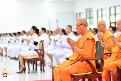 ภาพ No.344230:วันที่ 12 สิงหาคม พ.ศ. 2569  พสกนิกรชาวอำเภอคลองหลวง พร้อมใจร่วมพิธีสวดพระพุทธมนต์และทำบุญตักบาตรถวายพระราชกุศล เนื่องในวันคล้ายวันพระราชสมภพ สมเด็จพระบรมราชชนนีพันปีหลวง และวันแม่แห่งชาติ 12 สิงหาคม 2569