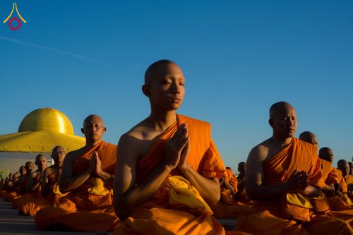 ภาพ No.285278:วันจันทร์ที่ 15 ธันวาคม พ.ศ.2568  บันทึกภาพหมู่ประวัติศาสตร์ โครงการบรรพชาอุปสมบทหมู่  รุ่นบูชาธรรมมหาปูชนียาจารย์ ประจำปี 2568 ณ ลานธรรมมหาธรรมกายเจดีย์ วัดพระธรรมกาย