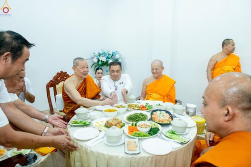ภาพ No.328654:วันอังคารที่ 12 พฤษภาคม พ.ศ.2569 เจ้าประคุณสมเด็จพระมหารัชมงคลมุนี กรรมการมหาเถรสมาคม เจ้าคณะหนกลาง วัดไตรมิตรวิทยาราม วรวิหาร โปรดเมตตาเป็นองค์ประธาน พิธีเจริญพระพุทธมนต์ อายุวัฒนมงคล 98 ปี คุณแม่จุรี สุทธิผล ณ อาคารปลูกศรัทธา 2 วัดพระธรรมกาย