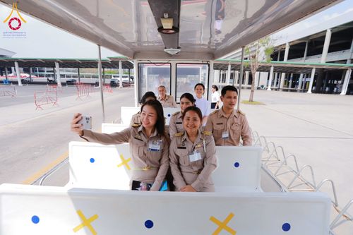 ภาพ No.311535:วันจันทร์ที่ 23 กุมภาพันธ์ พ.ศ. 2569 เปิดโลกทัศน์ผู้บริหารสถานศึกษายุคใหม่ เรียนรู้ต้นแบบการพัฒนาคนผ่านพลัง “บวร–V-Star” ผู้เข้ารับการพัฒนาตามโครงการ สพฐ. ศึกษาดูงานวัดพระธรรมกาย เสริมภาวะผู้นำคุณธรรมสู่การบริหารโรงเรียนอย่างยั่งยืน ณ อาคาร 100 ปี คุณยาย