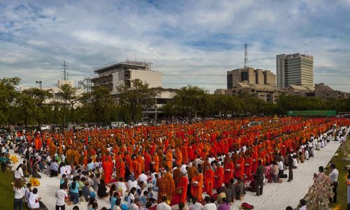 ตักบาตรบางกรวย 10 สิงหาคม 2555