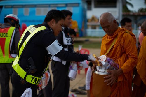 ภาพ No.2288:ภาพตักบาตรบ้านแป้ง