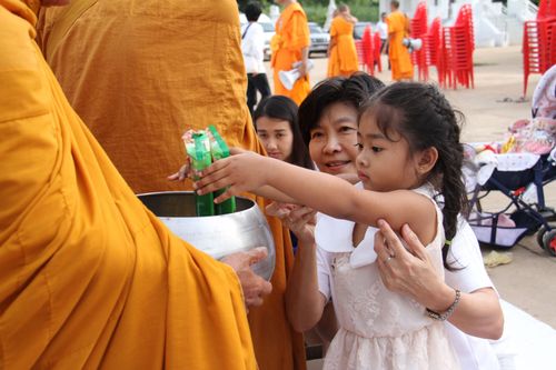 ภาพ No.2294:ภาพตักบาตรบ้านแป้ง