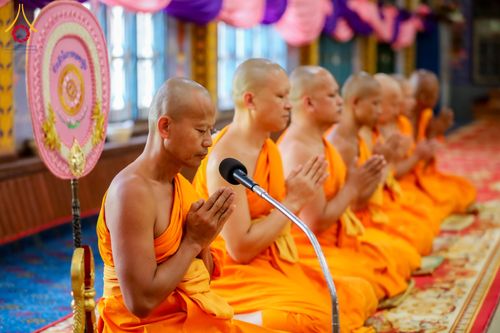 ภาพ No.285427:วันเสาร์ที่ 6 ธันวาคม พ.ศ.2568  พิธีอุปสมบทหมู่ ธรรมทายาท รุ่นบูชาธรรมมหาปูชนียาจารย์ ประจำปี 2568  ณ วัดเกาะแก้วประชานุรักษ์ ต.ชัยนาม อ.วังทอง จ.พิษณุโลก