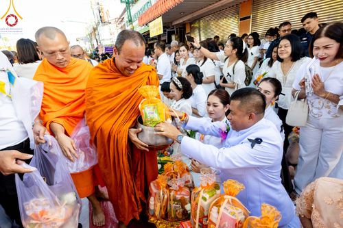 ภาพ No.311240:วันเสาร์ที่ 28 กุมภาพันธ์ พ.ศ. 2569 พิธีตักบาตรพระมหากุศล 11,250 รูป เฉลิมฉลอง 1,250 ปีศรีธรรมราชเจดีย์ สู่มรดกโลก ณ ถนนราชดำเนิน บริเวณหน้าวัดพระมหาธาตุวรมหาวิหาร อ.เมือง จ.นครศรีธรรมราช