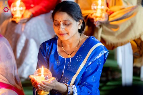 ภาพ No.283800:วันที่ 6-7 ธันวาคม พ.ศ. 2568  พิธีรับมอบหนังสือแสดงเจตจำนงถวายสิทธิครอบครองและใช้ประโยชน์วัดสันติวัน เมืองนาคปูร์  พิธีจุดโคมประทีปถวายเป็นพุทธบูชา และอุทิศบุญกุศลแด่ ดร.บี.อาร์. อัมเบดการ์  พิธีบูชาข้าวพระถ่ายทอดสดจากประเทศไทย