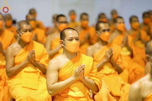 ภาพ No.86435:วันธรรมชัย ปีที่ 55 พิธีทอดผ้าป่ากฐินสมทบครั้งที่1, พิธีเจริญพุทธมนต์ ลูกนิมิตมหาสมบัติฯ พิธีจุดประทีป,พิธีฉลองชัยสวดมนต์บทธัมมจักกัปปวัตนสูตร วันอาทิตย์ที่ 27 สิงหาคม พ.ศ.2566 ณ สภาธรรมกายสากล / มหารัตนวิหารคด วัดพระธรรมกาย