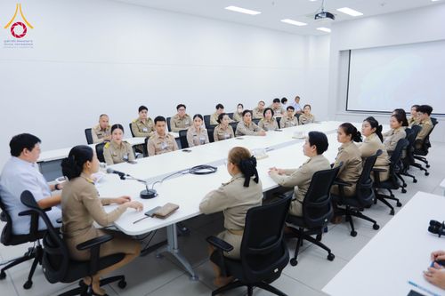 ภาพ No.311470:วันจันทร์ที่ 23 กุมภาพันธ์ พ.ศ. 2569 เปิดโลกทัศน์ผู้บริหารสถานศึกษายุคใหม่ เรียนรู้ต้นแบบการพัฒนาคนผ่านพลัง “บวร–V-Star” ผู้เข้ารับการพัฒนาตามโครงการ สพฐ. ศึกษาดูงานวัดพระธรรมกาย เสริมภาวะผู้นำคุณธรรมสู่การบริหารโรงเรียนอย่างยั่งยืน ณ อาคาร 100 ปี คุณยาย