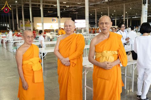 ภาพ No.287312:วันที่ 3 มกราคม พ.ศ.2569 พิธีถวายภัตตาหารเป็นสังฆทาน แด่พระธรรมยาตรา ณ วัดพระธรรมกาย  จังหวัดปทุมธานี ในโครงการธรรมยาตรา กตัญญูบูชา มหาปูชนียาจารย์ พระมงคลเทพมุนี(สด จนฺทสโร) พระผู้ปราบมาร อนุสรณ์สถาน 7 แห่ง ปีที่ 14