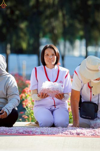 ภาพ No.295988:ภาพเบื้องหลังอาสาสมัครรวมใจ ชุดที่ 1 ในโครงการธรรมยาตรา กตัญญูบูชา มหาปูชนียาจารย์ พระมงคลเทพมุนี(สด จนฺทสโร) พระผู้ปราบมาร อนุสรณ์สถาน 7 แห่ง ปีที่ 14