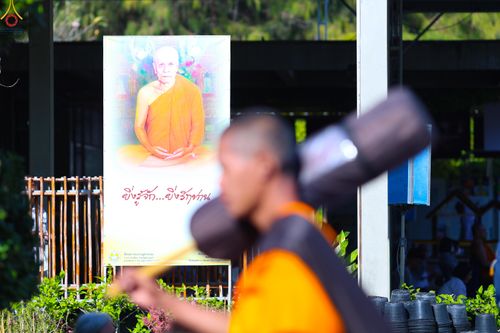 ภาพ No.292853:วันที่ 11 มกราคม พ.ศ. 2569 พิธีต้อนรับพระธรรมยาตรา ณ อนุสรณ์สถานลำดับที่ 3 สถานที่เกิดในเพศสมณะ วัดสองพี่น้อง อำเภอสองพี่น้อง จังหวัดสุพรรณบุรี ในโครงการธรรมยาตรา กตัญญูบูชา มหาปูชนียาจารย์ พระมงคลเทพมุนี(สด จนฺทสโร) พระผู้ปราบมาร อนุสรณ์สถาน 7 แห่ง ปีที