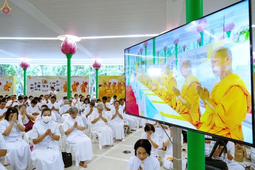 ภาพ No.330829:วันวิสาขบูชา อาทิตย์ที่ 31 พฤษภาคม พ.ศ.2569 พิธีบรรพชาสามเณรอุบาสก 11 ท่าน , พิธีถวายบาตรผ้าไตร และจตุปัจจัยไทยธรรม แด่สามเณร , พิธีอุปสมบทอุทิศชีวิต , พิธีกล่าวคำกัปปิยภัณฑ์  ณ อุโบสถพระไตรปิฎก วัดพระธรรมกาย จังหวัดปทุมธานี